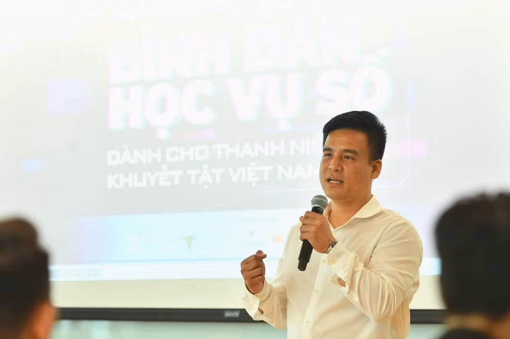 Anh Phạm Văn Thành giới thiệu về chương trình.