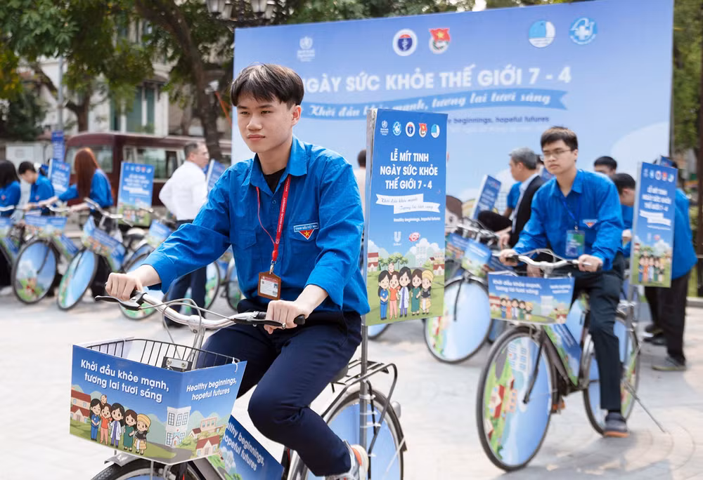 Đoàn viên, thanh niên Thủ đô đạp xe tuyên truyền về Ngày Sức khỏe thế giới năm 2025.