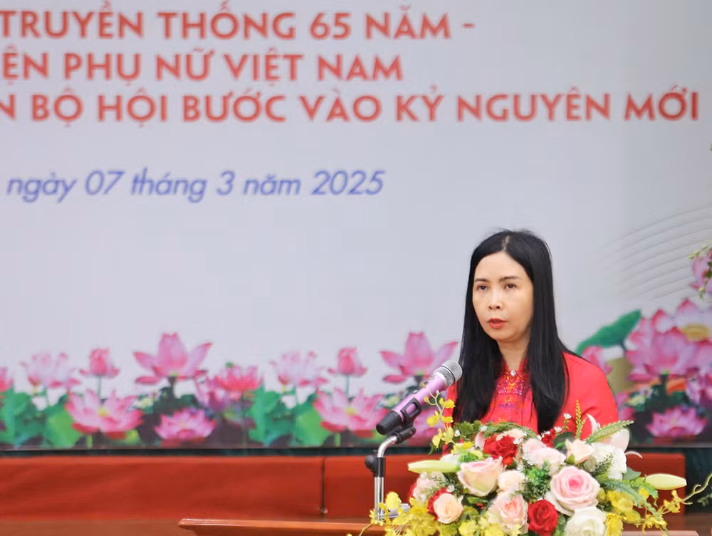 Phó Chủ tịch Hội Liên hiệp Phụ nữ Việt Nam Trần Lan Phương phát biểu ý kiến tại Hội nghị.