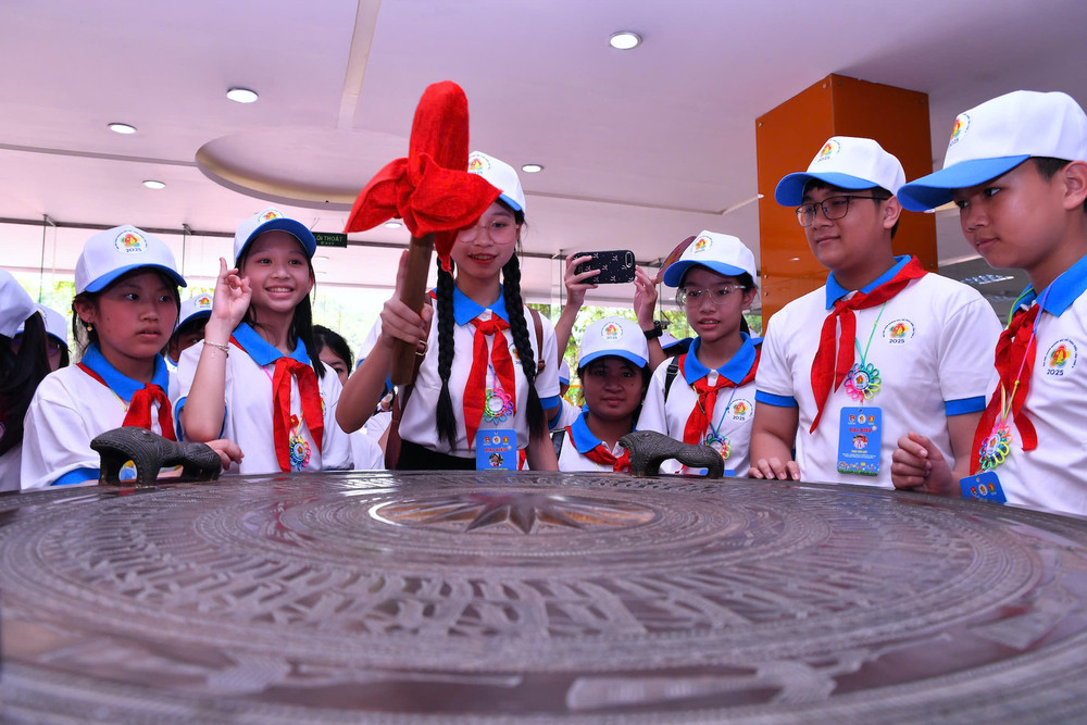 Đại biểu tham quan, trải nghiệm trong khuôn viên Trường Đại học FPT. Đại biểu tham quan, trải nghiệm trong khuôn viên Trường Đại học FPT.