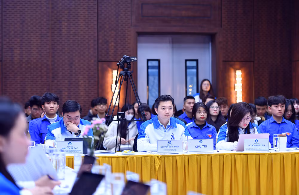 Cán bộ Đoàn, đoàn viên, thanh niên tại các điểm cầu trên cả nước. Cán bộ Đoàn, đoàn viên, thanh niên tại các điểm cầu trên cả nước.