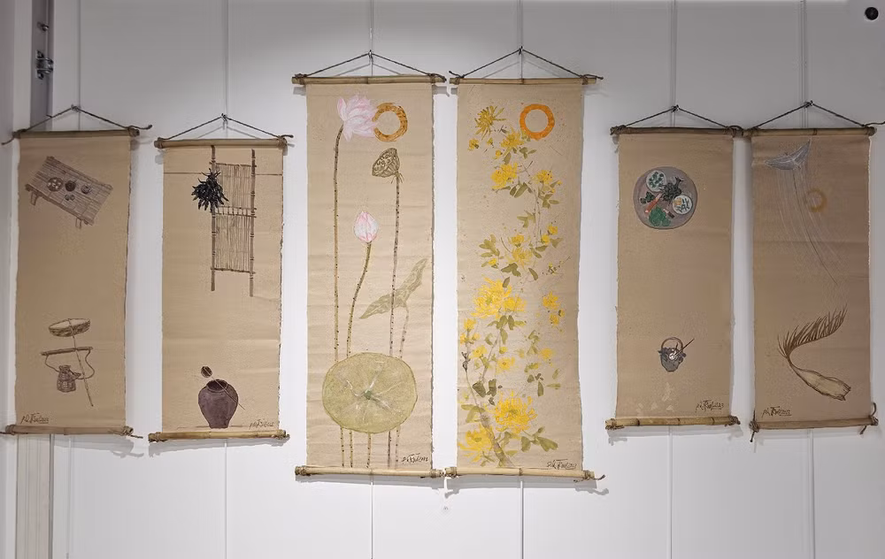 Chất liệu giấy dó quen thuộc của người Việt Nam được giới thiệu tới công chúng Pháp. (Ảnh: KHẢI HOÀN)