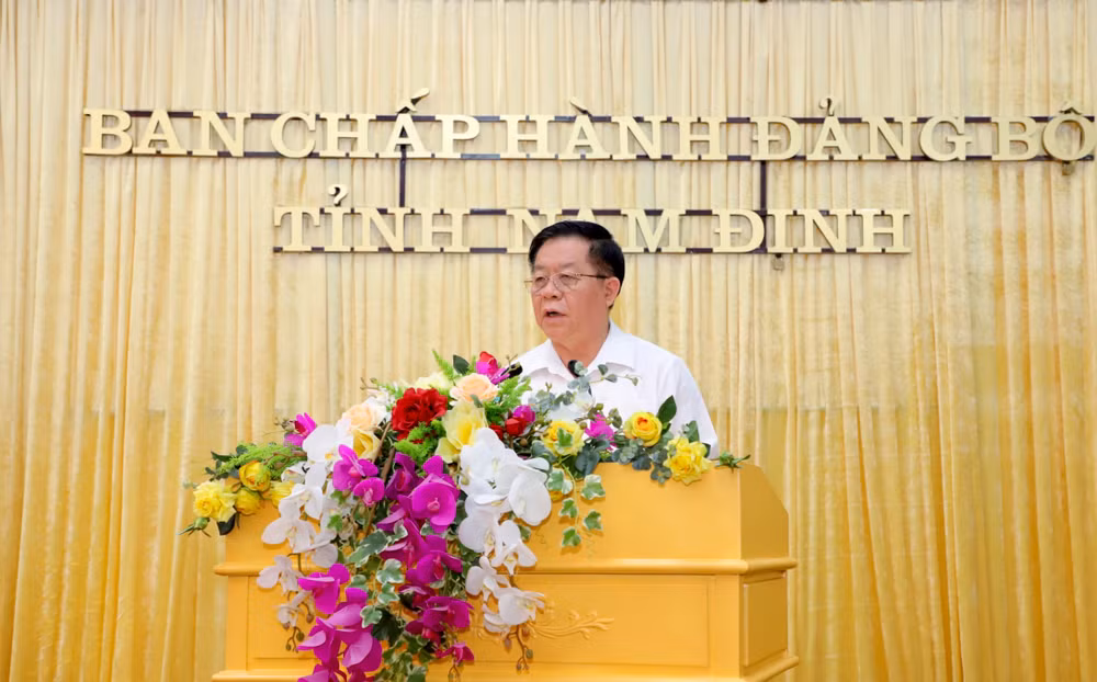 Đồng chí Nguyễn Trọng Nghĩa, Bí thư Trung ương Đảng, Trưởng Ban Tuyên giáo Trung ương phát biểu ý kiến chỉ đạo tại hội thảo.