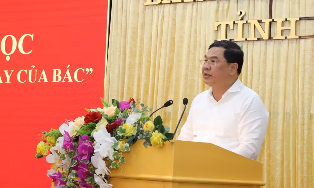 Đồng chí Phạm Gia Túc, Bí thư Tỉnh ủy Nam Định phát biểu chào mừng các đại biểu dự hội thảo.