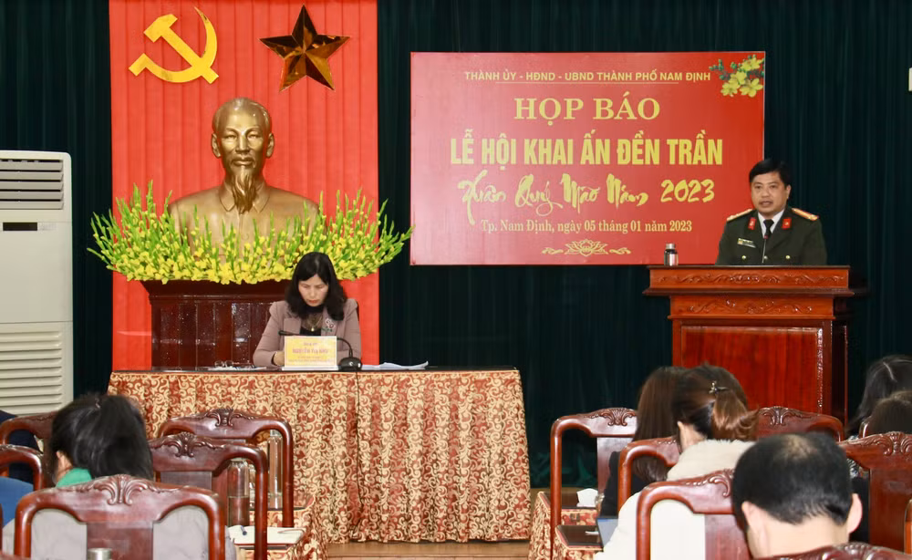 Quang cảnh buổi họp báo.