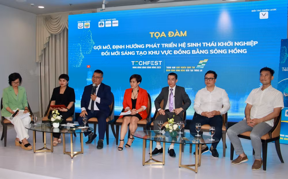 Tọa đàm “Gợi mở, định hướng phát triển hệ sinh thái khởi nghiệp đổi mới sáng tạo khu vực đồng bằng sông Hồng” tại hội thảo.