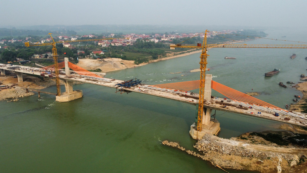 Toàn cảnh cầu Vĩnh Phúc.