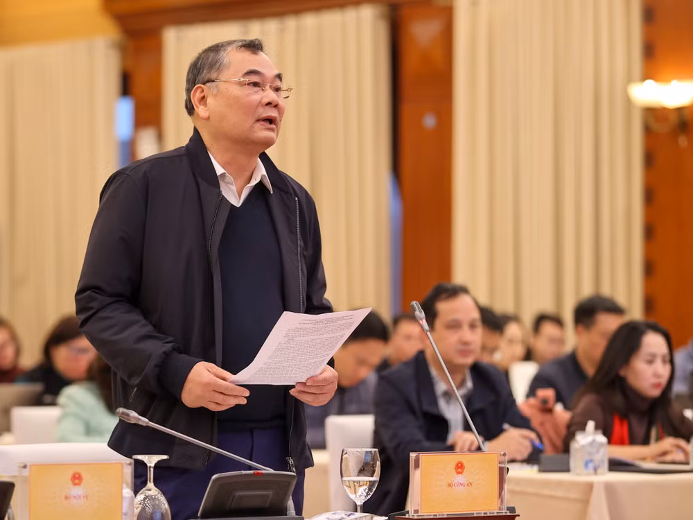 Trung tướng Tô Ân Xô, Người phát ngôn Bộ Công an thông tin tại buổi họp báo. (Ảnh: VGP) Trung tướng Tô Ân Xô, Người phát ngôn Bộ Công an thông tin tại buổi họp báo. (Ảnh: VGP)