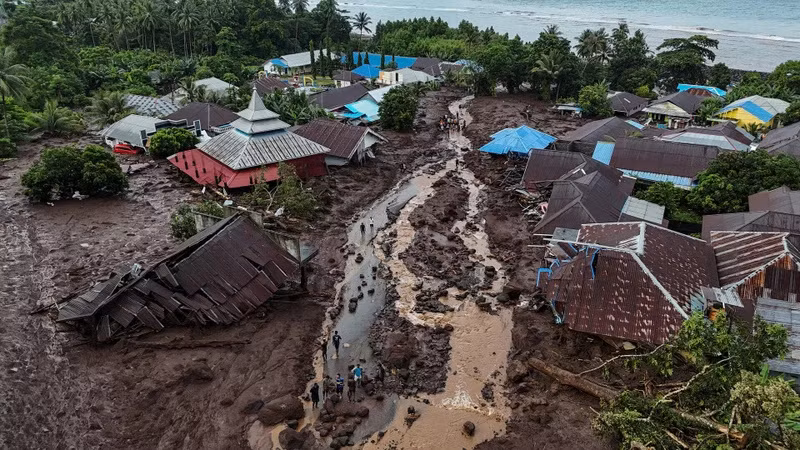 Đợt lũ quét và lở đất hồi tháng 8 tại Indonesia. (Ảnh: Reuters)