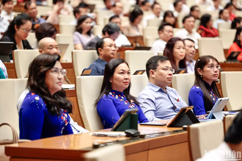 Quang cảnh phiên họp. (Ảnh: DUY LINH)