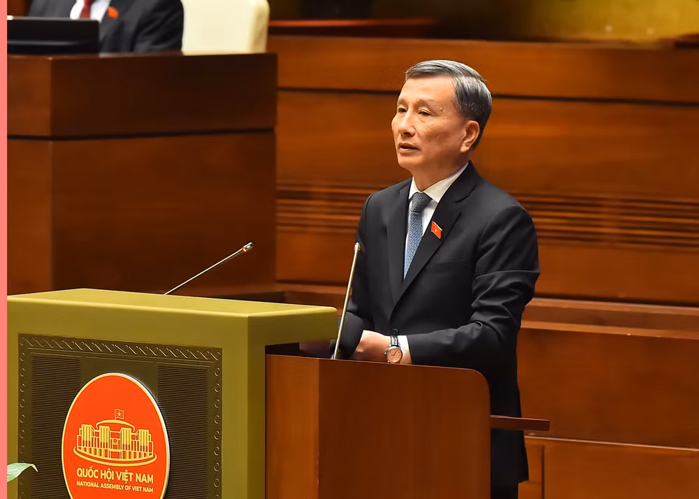 Trình bày báo cáo thẩm tra, Chủ nhiệm Ủy ban Khoa học, Công nghệ và Môi trường của Quốc hội Lê Quang Huy cơ bản tán thành với sự cần thiết ban hành Luật Điện lực (sửa đổi). (Ảnh: THỦY NGUYÊN)