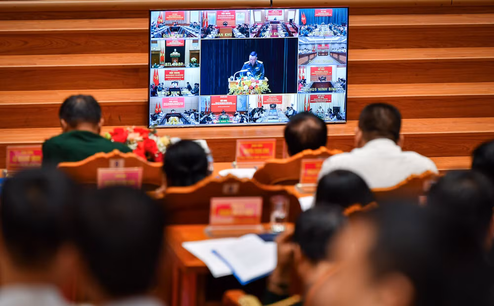 Các đại biểu trình bày tham luận tại hội nghị.