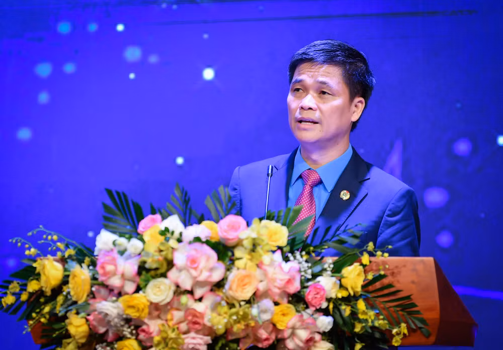 Đồng chí Ngọ Duy Hiểu, Phó Bí thư Đảng đoàn, Phó Chủ tịch Tổng Liên đoàn Lao động Việt Nam, Chủ tịch Công đoàn Viên chức Việt Nam phát biểu tại Lễ Tuyên dương.