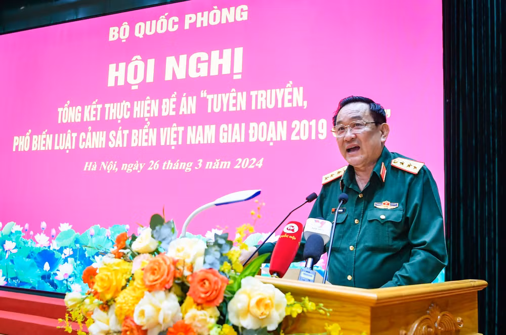 Thượng tướng Võ Minh Lương, Ủy viên Trung ương Đảng, Thứ trưởng Quốc phòng phát biểu tổng kết hội nghị.