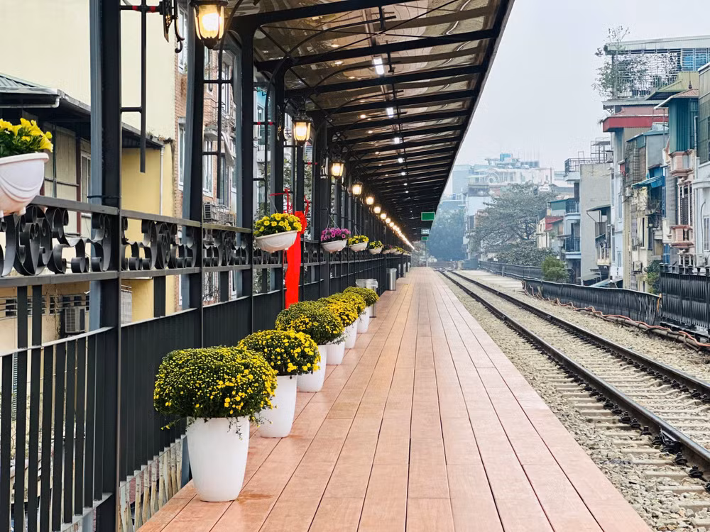 Diện mạo mới của ke ga Long Biên những ngày cuối năm. Diện mạo mới của ke ga Long Biên những ngày cuối năm.