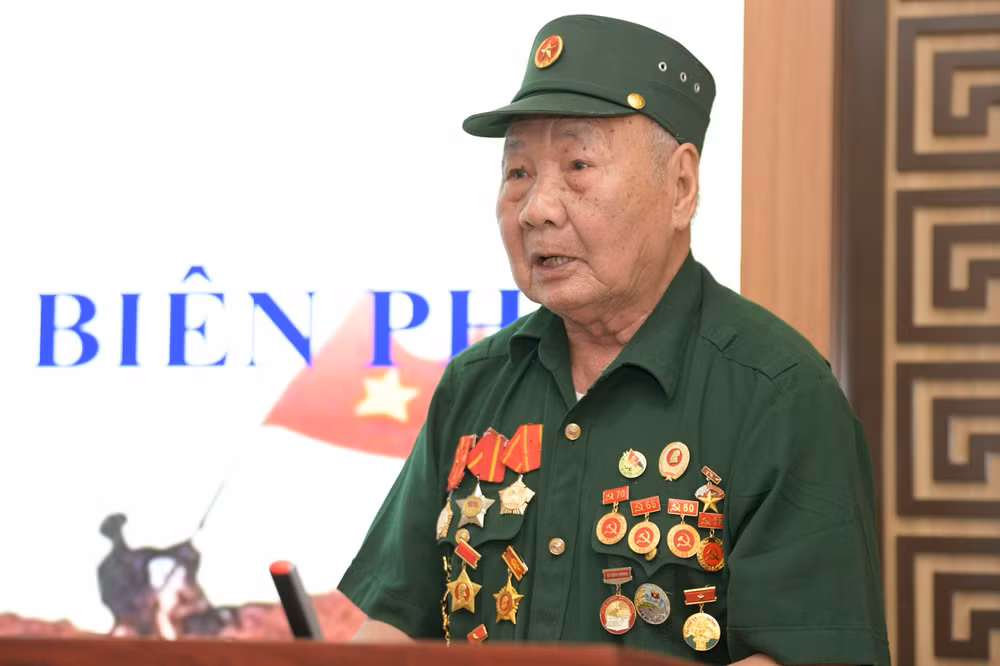 Thay mặt đại biểu, chiến sĩ Điện Biên Nguyễn Công Nuôi cảm ơn lãnh đạo huyện Mường Ảng đã dành tình cảm đặc biệt, sự quan tâm sâu sắc cho các Chiến sĩ Điện Biên.