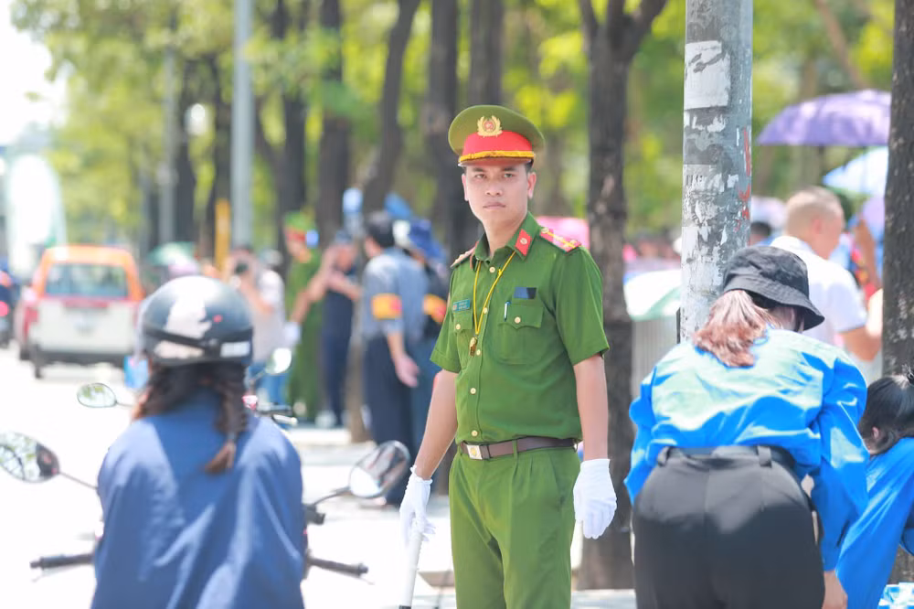 Công tác an ninh tại khu vực Nghĩa trang Mai Dịch được thắt chặt.