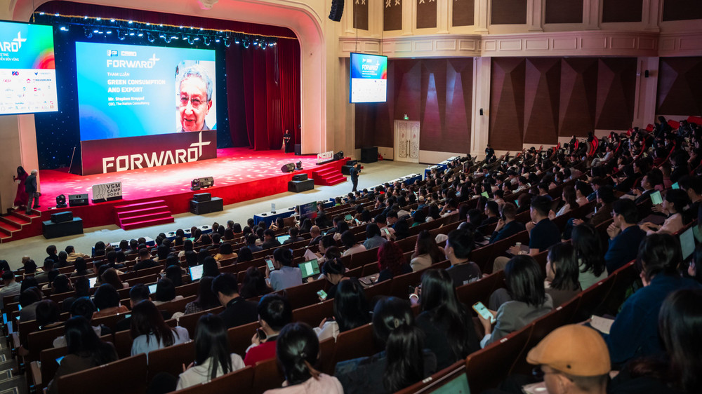 Ngày 22/11, đại hội Sales và Marketing toàn quốc (VSMCamp) và Hội nghị cấp cao các Giám đốc Sales và Marketing (CSMOSummit) mùa thứ 8 đã trở lại trong hai ngày 22-23/11/2024, tại trường Đại học VinUni, Hà Nội, với chủ đề “FORWARD+ Chiến lược sales và marketing trong kỷ nguyên phát triển bền vững”.