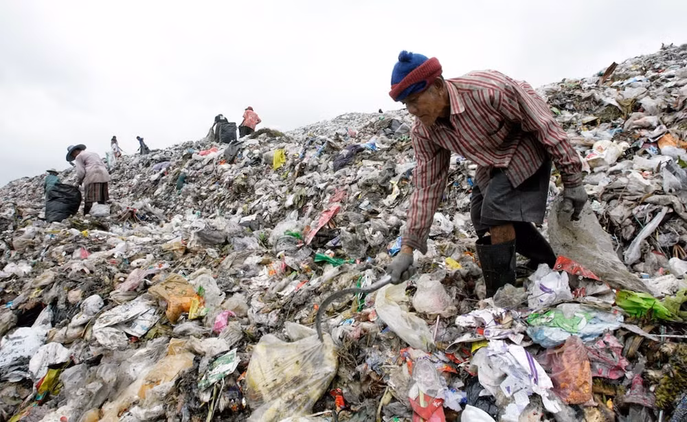 Rác thải nhựa là một vấn đề mang tính toàn cầu. (Ảnh: Reuters)