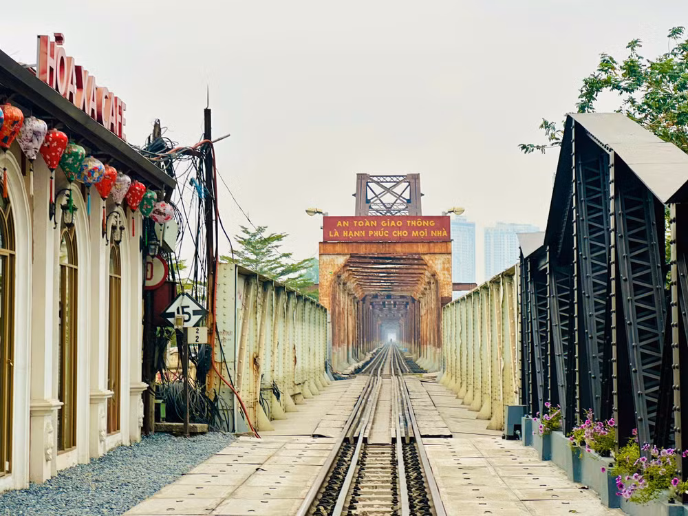 Diện mạo mới của ke ga Long Biên những ngày cuối năm. Diện mạo mới của ke ga Long Biên những ngày cuối năm.