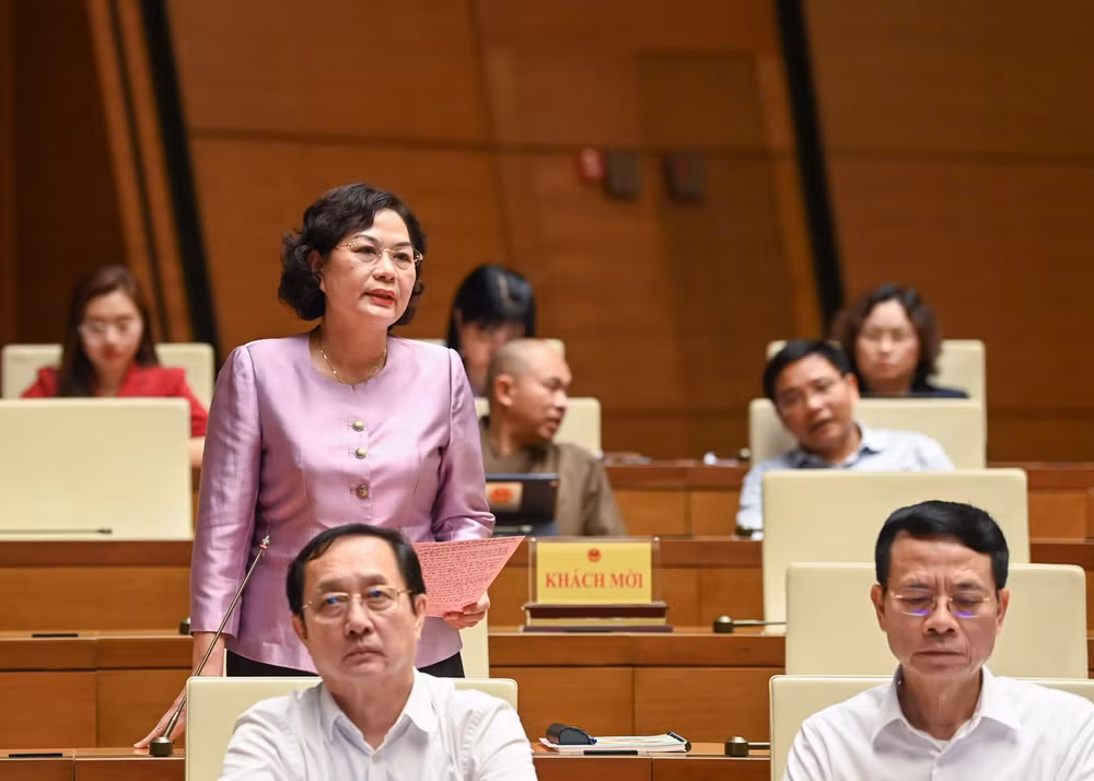 Thống đốc Ngân hàng Nhà nước Nguyễn Thị Hồng tại phiên họp chiều 25/5. (Ảnh: DUY LINH).