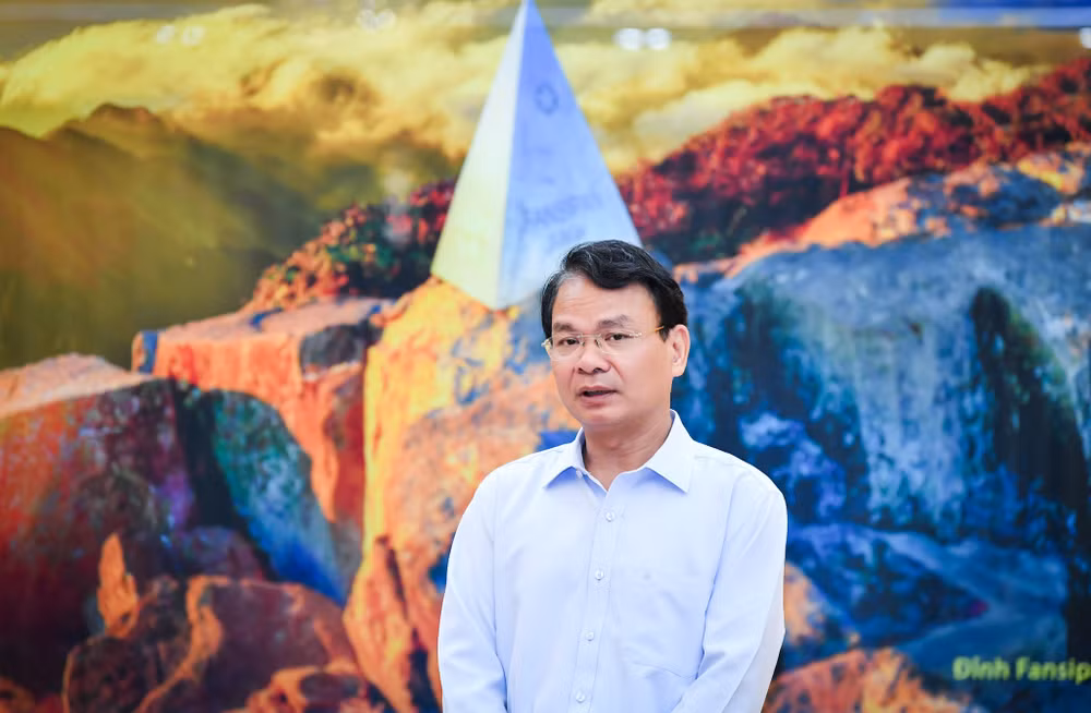 Phát biểu tiếp nhận, đồng chí Đặng Xuân Phong, Bí thư Tỉnh ủy Lào Cai trân trọng cảm ơn sự chung tay, góp sức hết sức thiết thực và ý nghĩa của Báo Nhân Dân nhằm hỗ trợ đồng bào khắc phục hậu quả thiên tai.