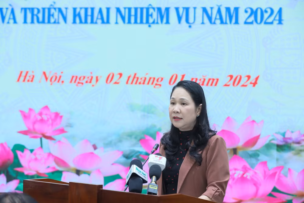 Thứ trưởng, Phó Chủ nhiệm Ủy ban Dân tộc Nông Thị Hà trình bày Báo cáo tại Hội nghị.