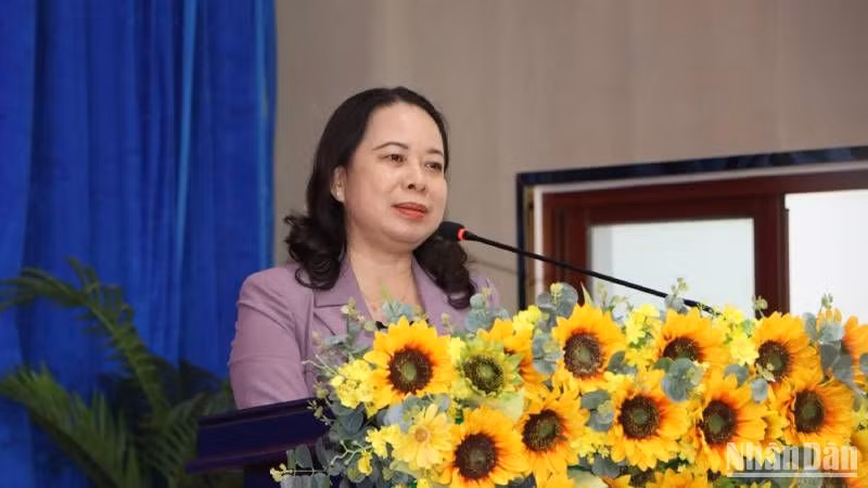 Phó Chủ tịch nước phát biểu tại buổi tiếp xúc cử tri.