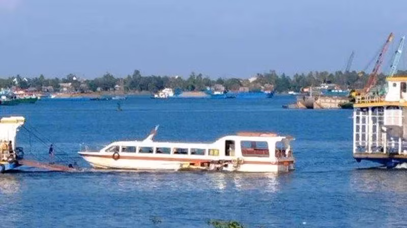 Hiện trường vụ tàu cao tốc va chạm phà sắt.