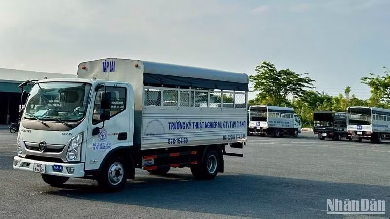 Hoạt động dạy lái xe ô tô tải tại trung tâm
