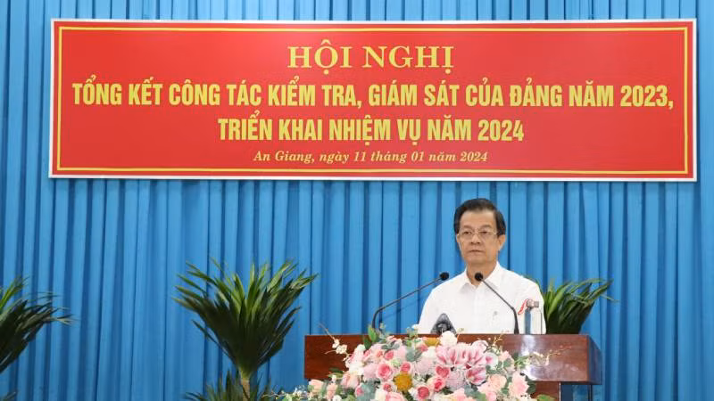 Đồng chí Lê Hồng Quang phát biểu chỉ đạo tại hội nghị.