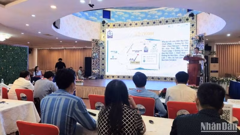 Quang cảnh họp báo giới thiệu thông tin giải chạy bộ địa hình núi Cấm