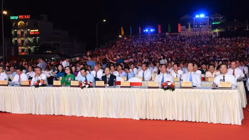 Các đại biểu tham dự lễ hội.