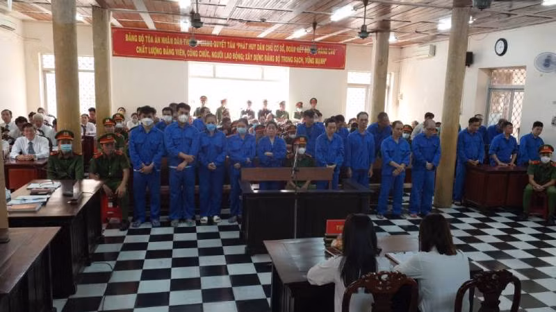 Các bị cáo trước tòa.