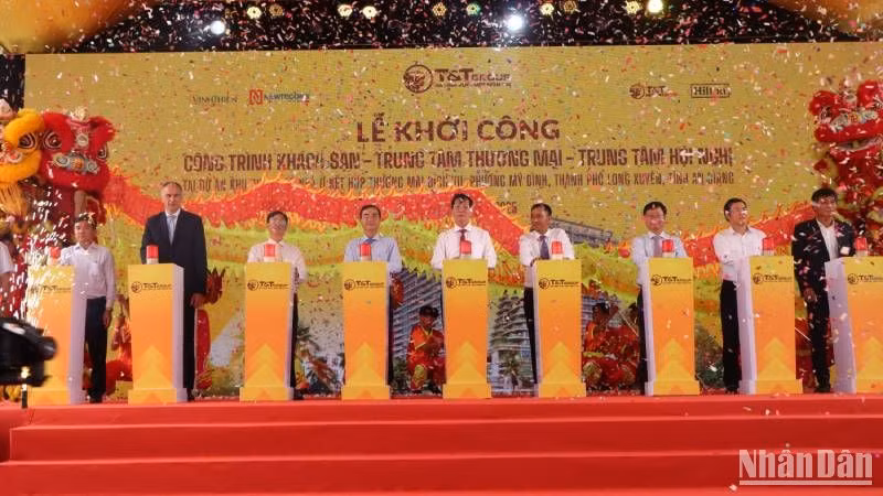 Quang cảnh lễ khởi công.