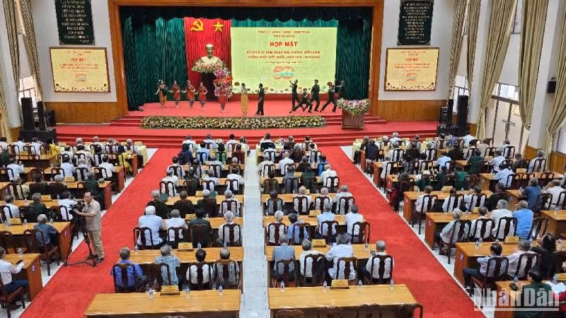 Quang cảnh họp mặt.