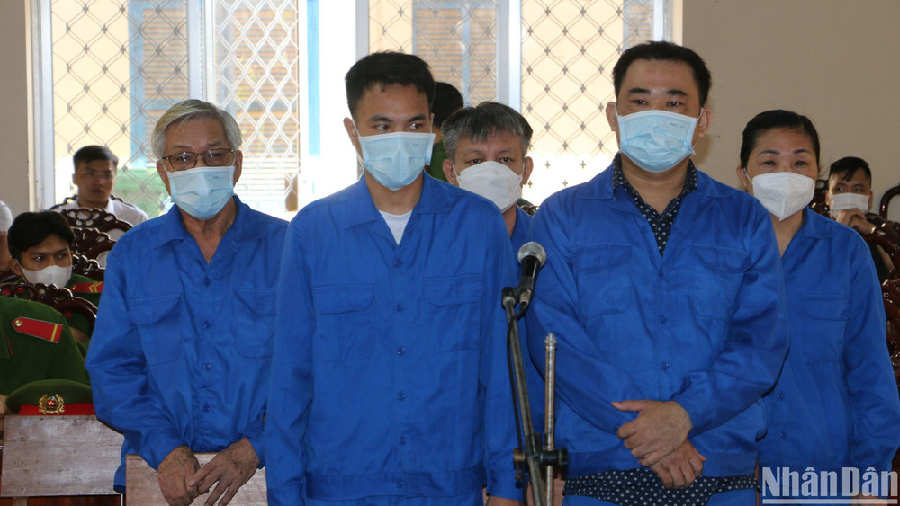 Các bị cáo hầu tòa