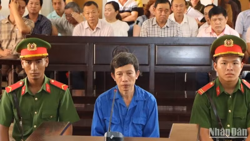 Bị cáo Phương làm 17 sổ đỏ cấp khống cho mình và người thân.