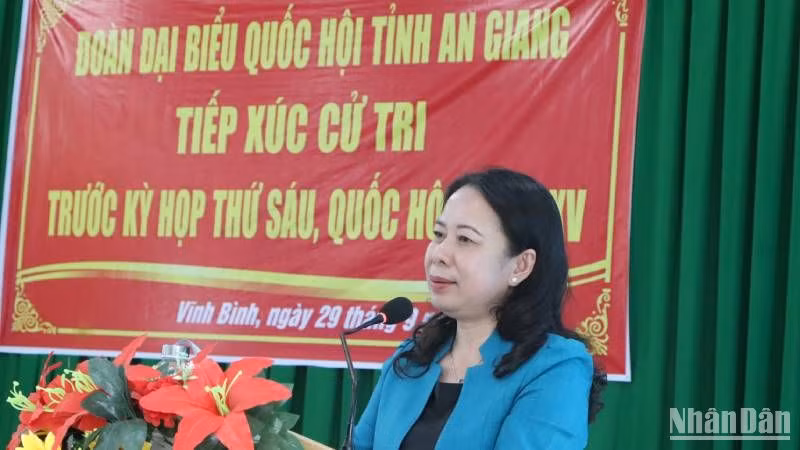 Phó Chủ tịch nước Võ Thị Ánh Xuân phát biểu tại buổi tiếp xúc cử tri huyện Châu Thành, tỉnh An Giang.