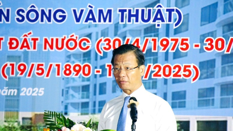Ông Đậu An Phúc, Giám đốc Ban Hạ tầng nhấn mạnh: Dự án Rạch Xuyên Tâm được nhân dân quận Bình Thạnh và Gò Vấp chờ đợi suốt 20 năm qua (Ảnh: MINH TÂM) Ông Đậu An Phúc, Giám đốc Ban Hạ tầng nhấn mạnh: Dự án Rạch Xuyên Tâm được nhân dân quận Bình Thạnh và Gò Vấp chờ đợi suốt 20 năm qua (Ảnh: MINH TÂM)