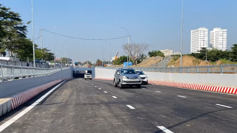 Đưa toàn bộ 2 đường hầm HC1 và HC2, khu vực giao lộ Nguyễn Văn Linh-Nguyễn Hữu Thọ vào khai thác, phục vụ người dân thành phố vào ngày 20/1 (Ảnh: QUÝ HIỀN)