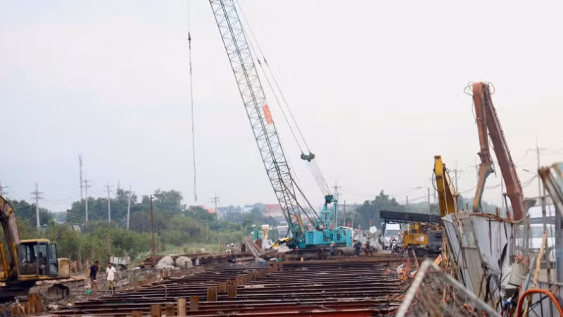 Thi công dự án Vành đai 3 đoạn qua địa bàn huyện Củ Chi (ảnh: QUÝ HIỀN)