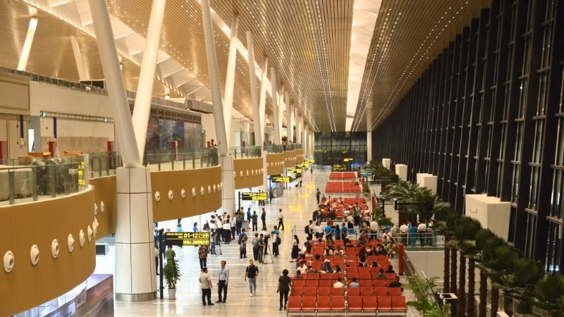 Khu vực phòng chờ nhà ga T3 thuộc Công trình nhà ga T3 sân bay Tân Sơn Nhất được khánh thành và khai thác ngày 19/4/2025. (Ảnh: THẾ ANH)