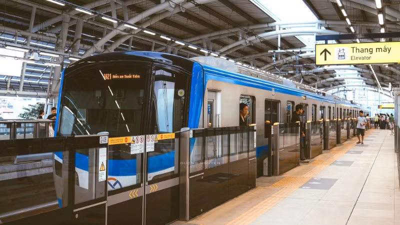 Tuyến Metro số 1 Bến Thành-Suối Tiên sẽ tăng từ 200 lượt lên 240 lượt tàu trong ngày 30/4, ngày cao điểm vui chơi và đi lại. (Ảnh: QUÝ HIỀN)