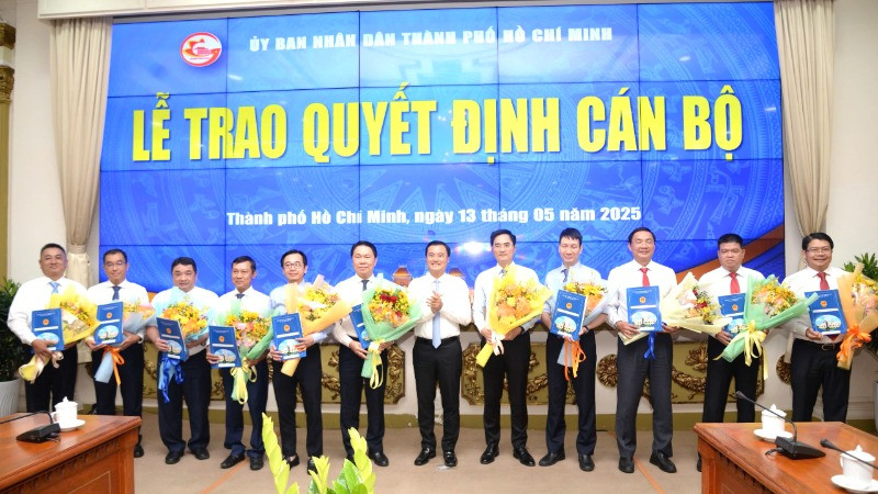 Sở Xây dựng Thành phố Hồ Chí Minh có 10 phó giám đốc. Sở Xây dựng Thành phố Hồ Chí Minh có 10 phó giám đốc.