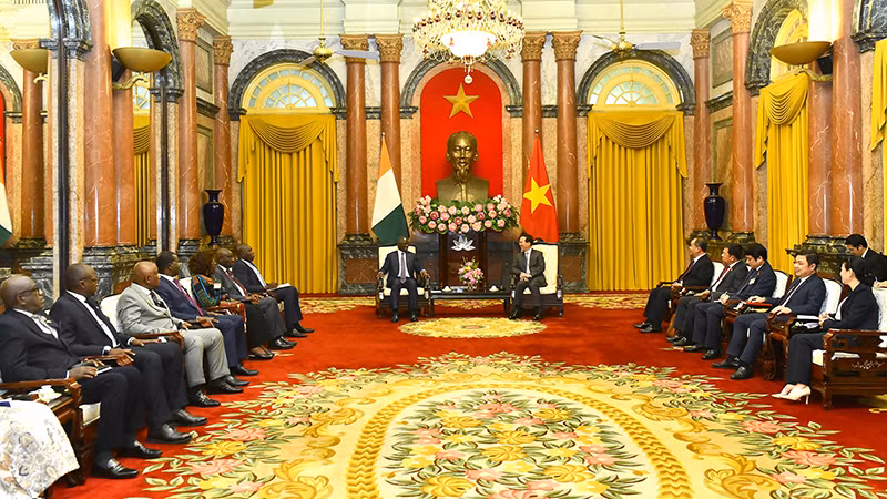 Quang cảnh buổi tiếp Chủ tịch Quốc hội Bờ Biển Ngà Adama Bictogo tại Phủ Chủ tịch.