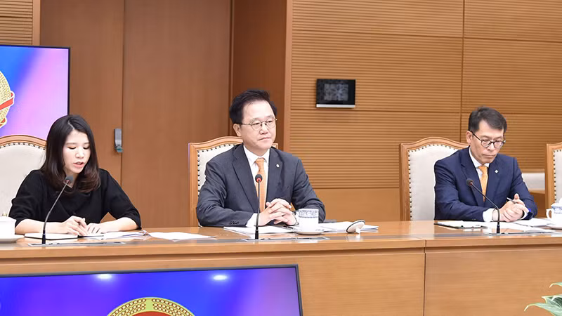 Ông Kang Seoghoon, Chủ tịch kiêm Giám đốc điều hành Ngân hàng Phát triển Hàn Quốc (KDB) phát biểu ý kiến tại buổi tiếp.