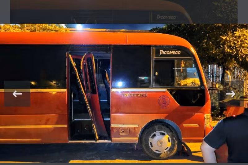 Chiếc xe ô-tô đưa đón học sinh của Trường mầm non Hồng Nhung (thành phố Thái Bình) đã bỏ quên cháu bé suốt từ sáng đến cuối chiều 29/5, dẫn đến bé tử vong. (Ảnh: Minh Ngọc)