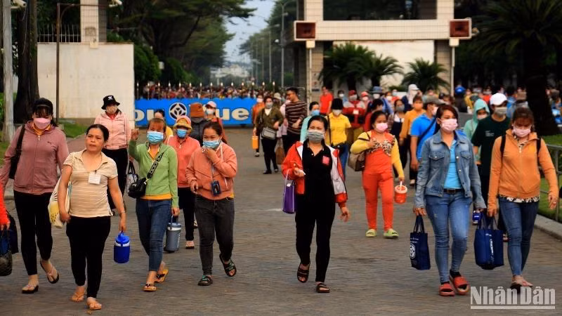 Công nhân Công ty TNHH Pou Yuen Việt Nam. (Ảnh: THẾ ANH)