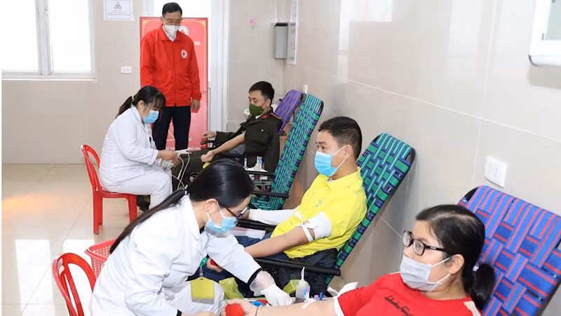 Tình nguyện viên hiến máu tại Ninh Bình. (Ảnh: Minh Quang)